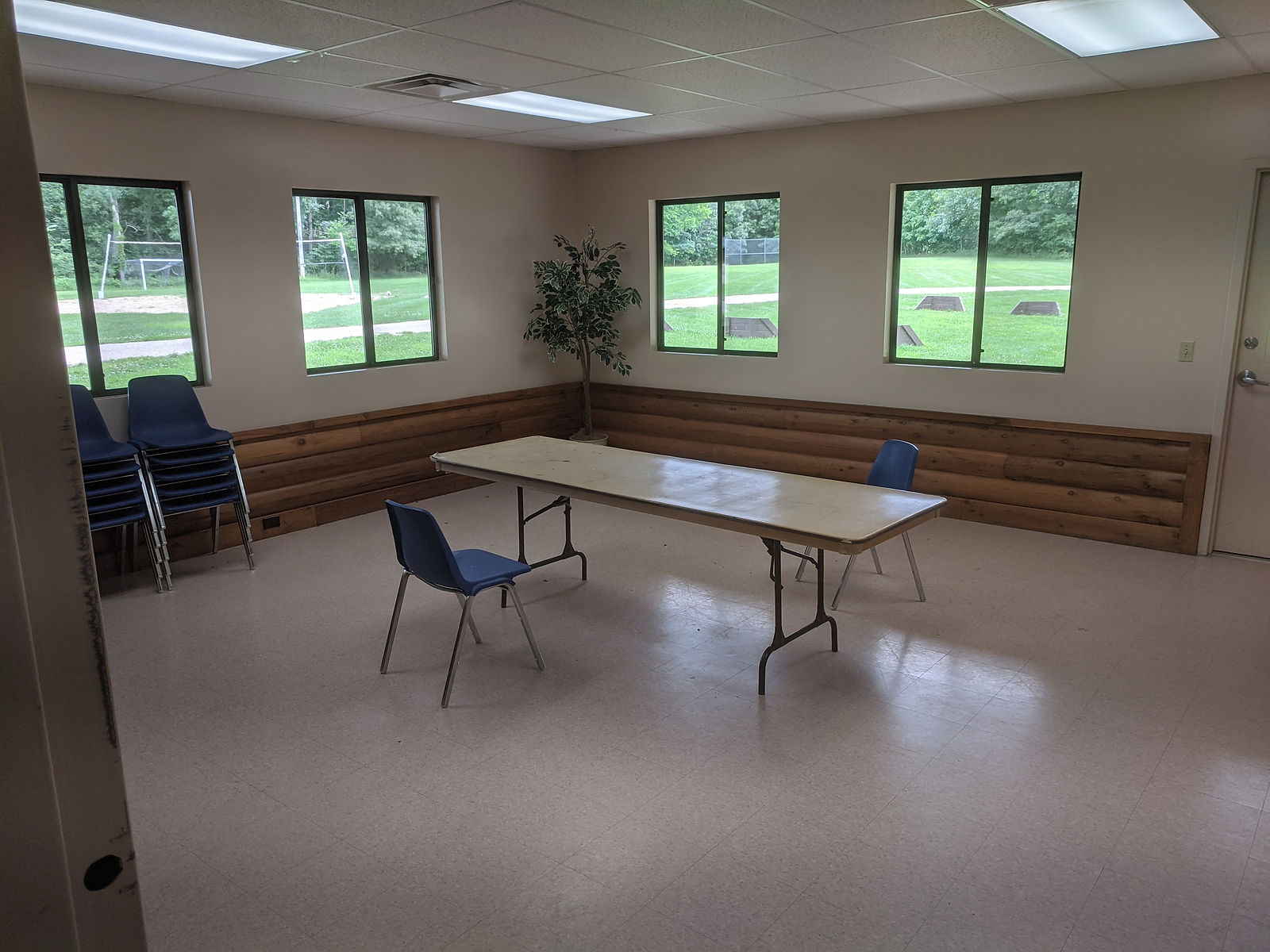 6 Meeting Rooms